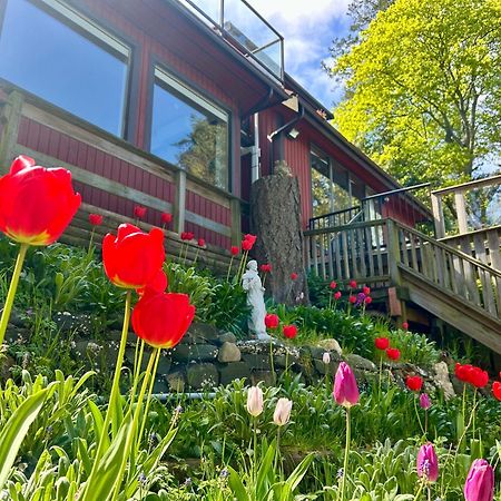 Shangrila Waterfront Vacation Home Bedwell Harbour Exterior photo